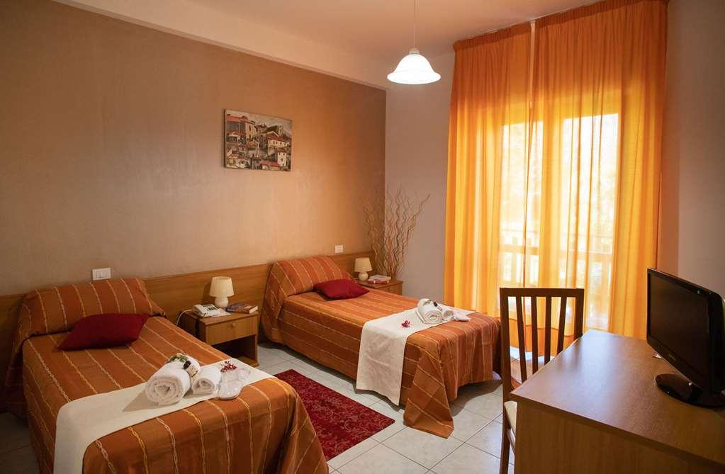 Hotel Kiris Віджано Номер фото